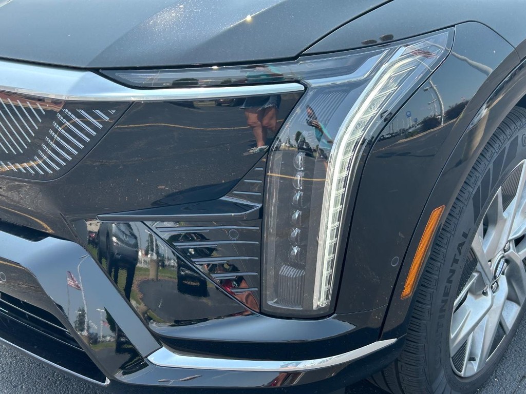 Cadillac OPTIQ Vehicle Full-screen Gallery Image 10