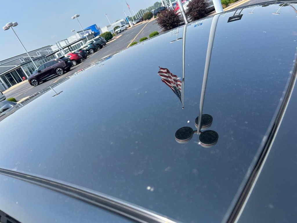 Cadillac OPTIQ Vehicle Full-screen Gallery Image 14