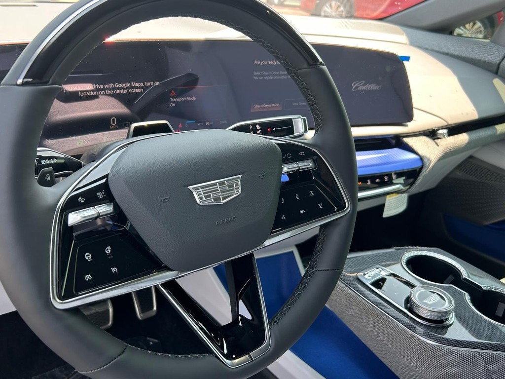 Cadillac OPTIQ Vehicle Full-screen Gallery Image 16