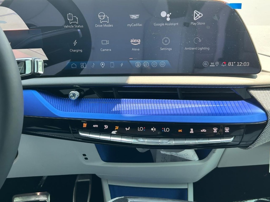 Cadillac OPTIQ Vehicle Full-screen Gallery Image 18