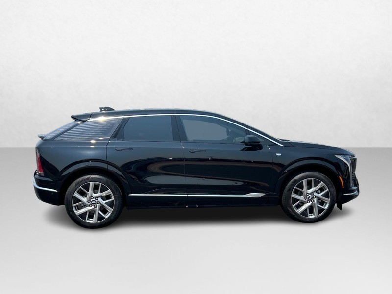 Cadillac OPTIQ Vehicle Full-screen Gallery Image 6