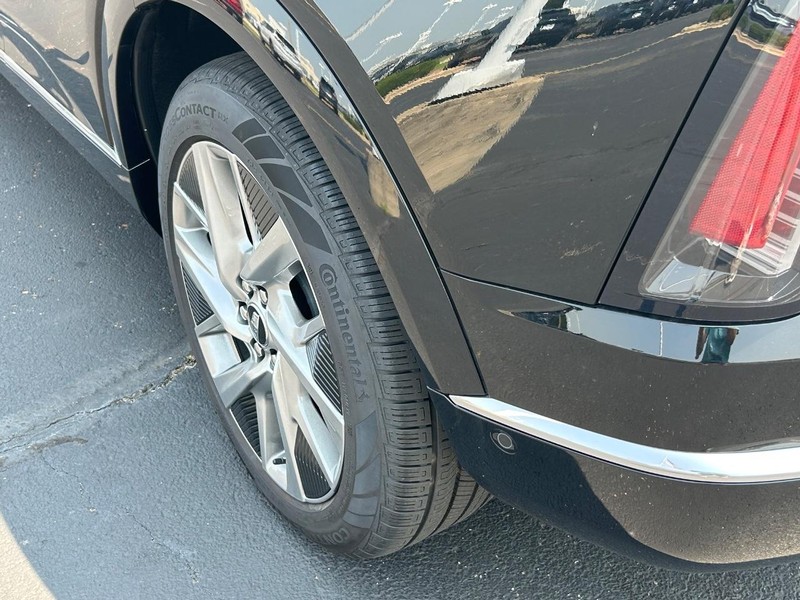 Cadillac OPTIQ Vehicle Full-screen Gallery Image 12