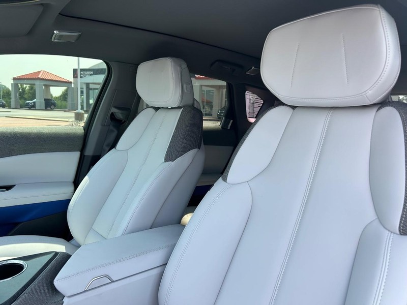 Cadillac OPTIQ Vehicle Full-screen Gallery Image 17