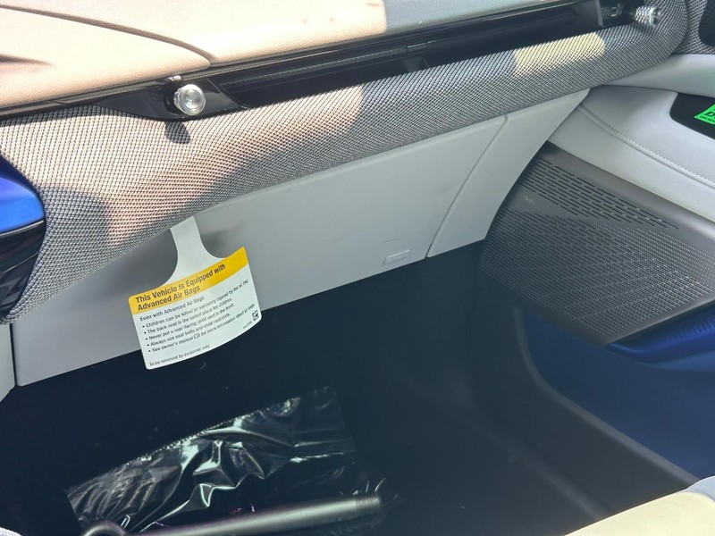 Cadillac OPTIQ Vehicle Full-screen Gallery Image 21