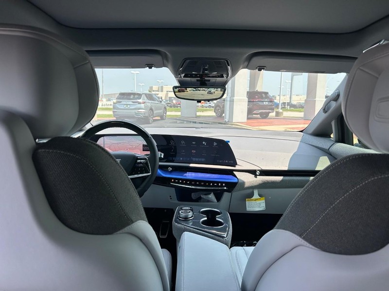 Cadillac OPTIQ Vehicle Full-screen Gallery Image 22