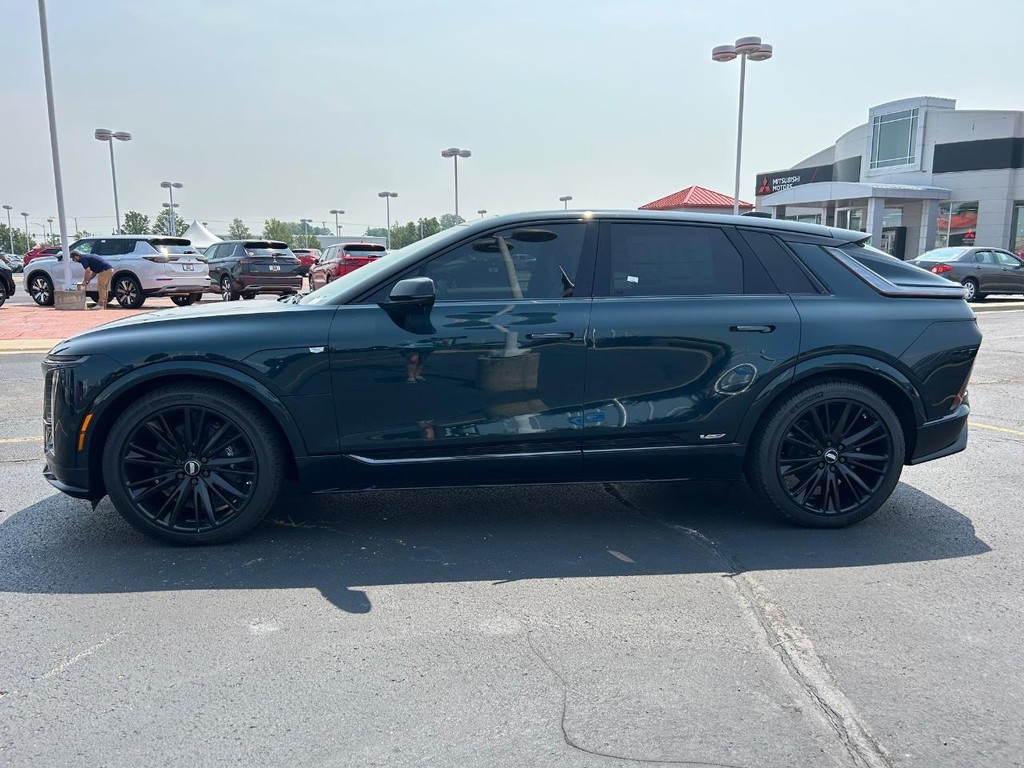 Cadillac LYRIQ Vehicle Full-screen Gallery Image 2