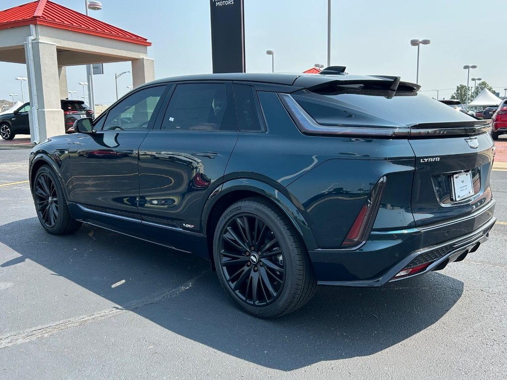 Cadillac LYRIQ Vehicle Full-screen Gallery Image 3