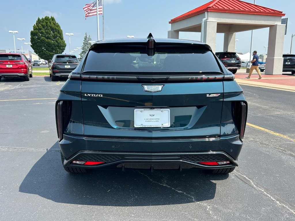 Cadillac LYRIQ Vehicle Full-screen Gallery Image 4