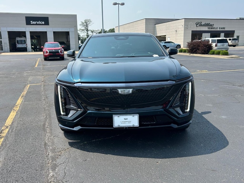 Cadillac LYRIQ Vehicle Full-screen Gallery Image 8