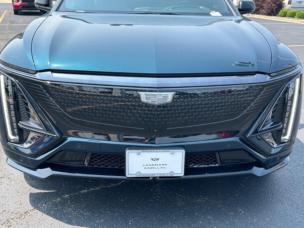 Cadillac LYRIQ Vehicle Full-screen Gallery Image 9