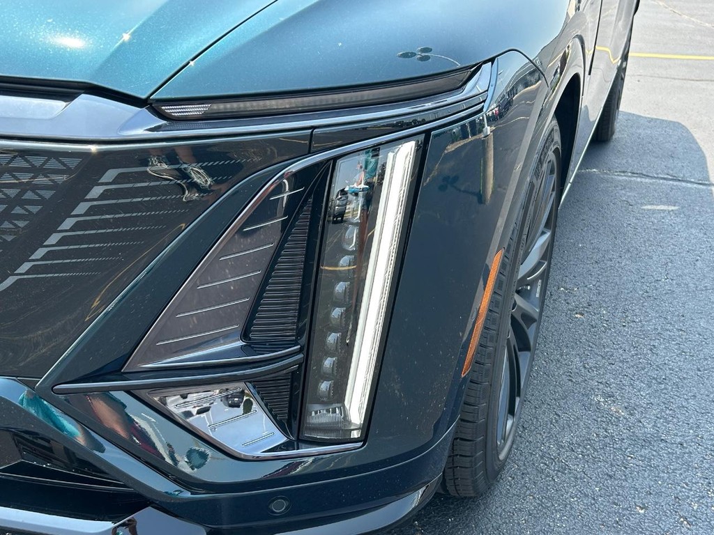 Cadillac LYRIQ Vehicle Full-screen Gallery Image 10