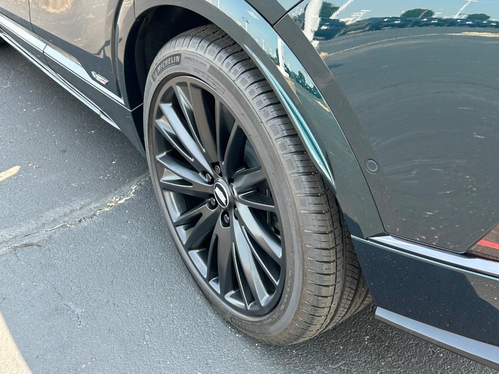 Cadillac LYRIQ Vehicle Full-screen Gallery Image 12