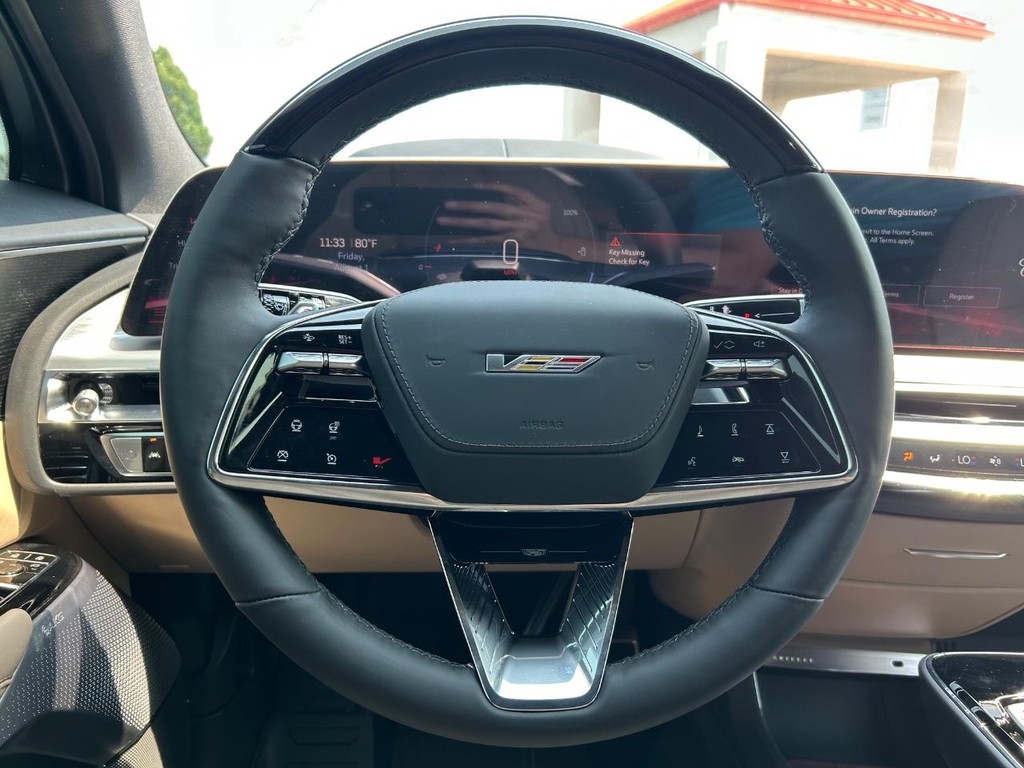 Cadillac LYRIQ Vehicle Full-screen Gallery Image 15