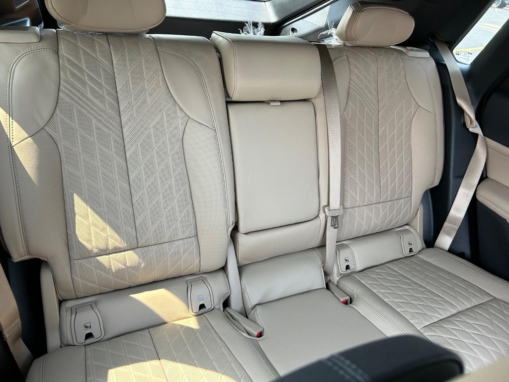 Cadillac LYRIQ Vehicle Full-screen Gallery Image 20