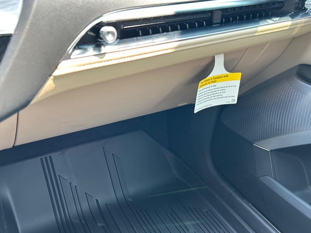 Cadillac LYRIQ Vehicle Full-screen Gallery Image 21