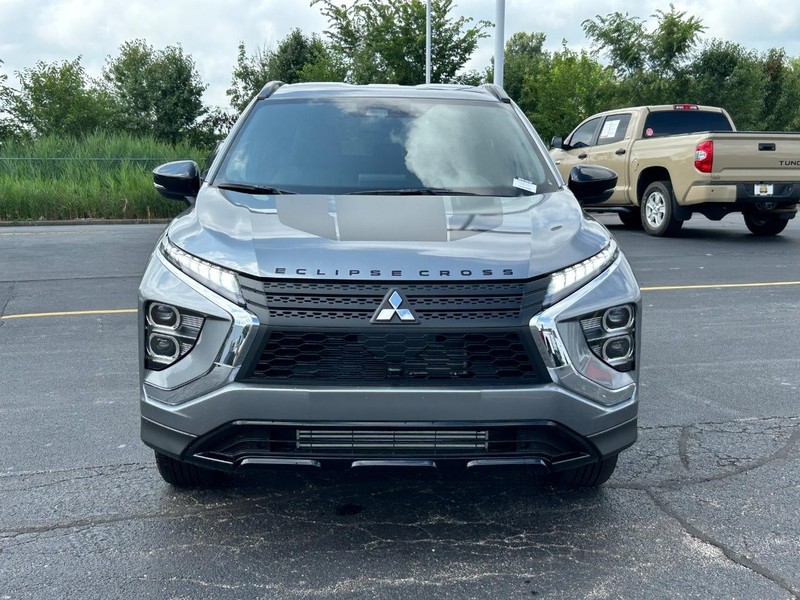 Mitsubishi Eclipse Cross Vehicle Full-screen Gallery Image 3