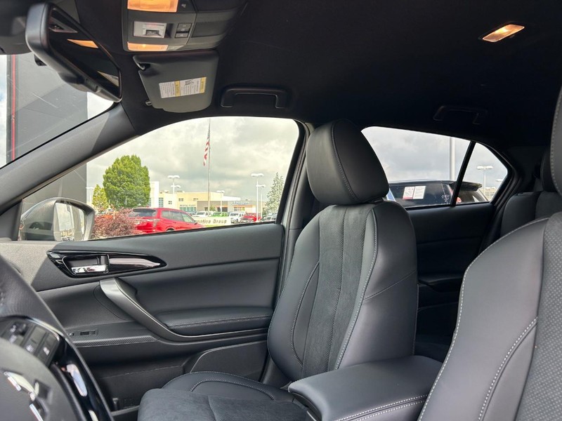 Mitsubishi Eclipse Cross Vehicle Full-screen Gallery Image 5