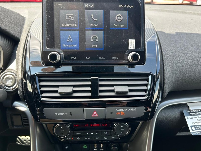 Mitsubishi Eclipse Cross Vehicle Full-screen Gallery Image 15