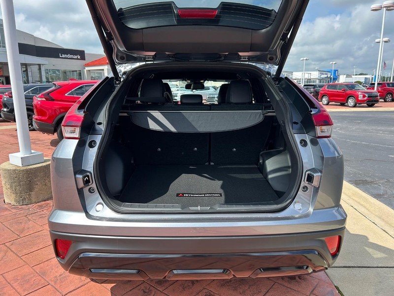 Mitsubishi Eclipse Cross Vehicle Full-screen Gallery Image 16