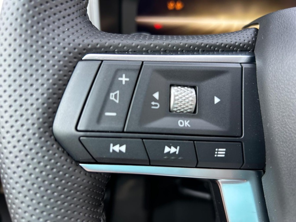 Mitsubishi Outlander Vehicle Full-screen Gallery Image 6