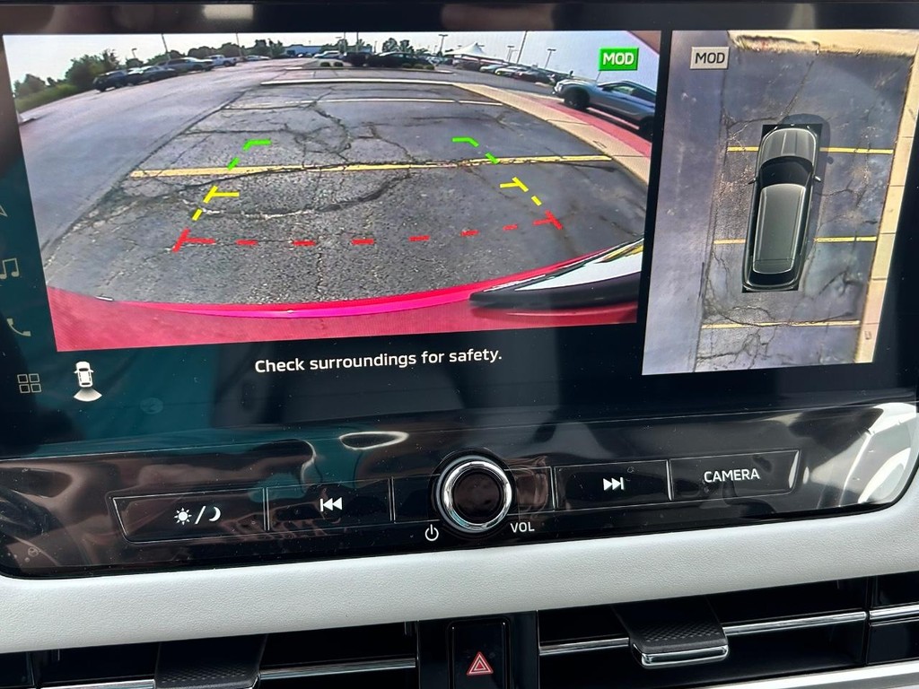 Mitsubishi Outlander Vehicle Full-screen Gallery Image 8