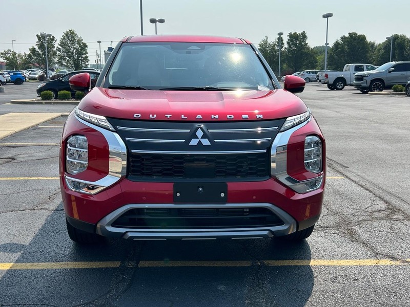 Mitsubishi Outlander Vehicle Full-screen Gallery Image 3