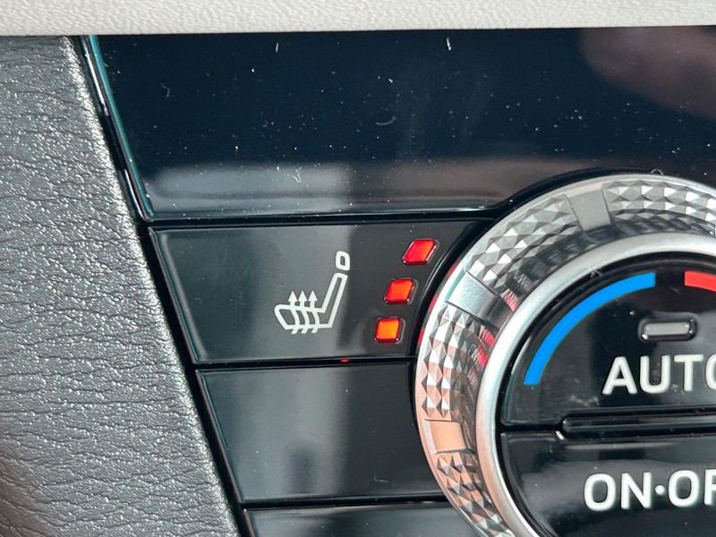 Mitsubishi Outlander Vehicle Full-screen Gallery Image 9