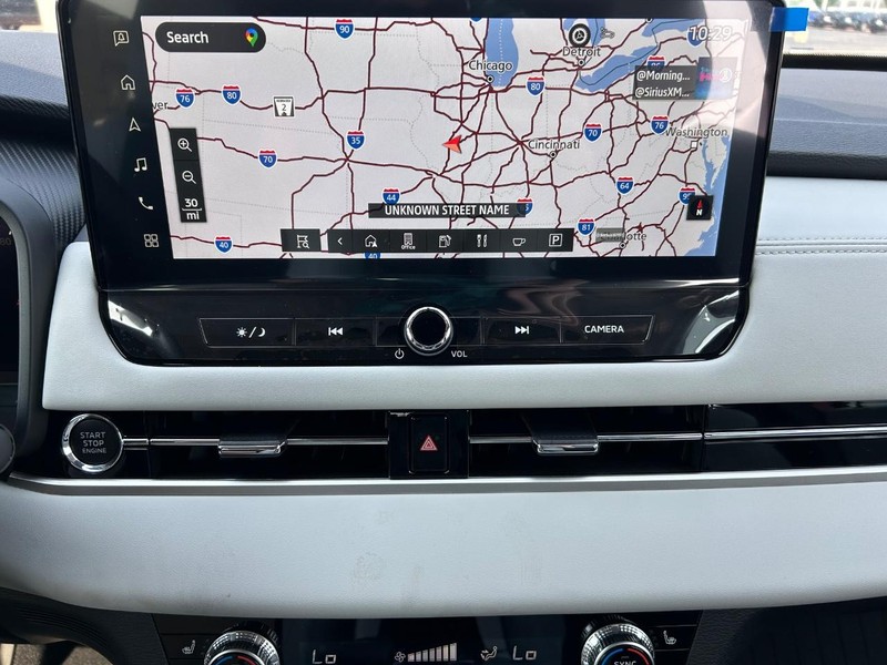 Mitsubishi Outlander Vehicle Full-screen Gallery Image 14