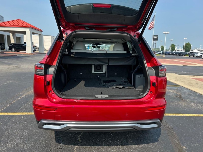 Mitsubishi Outlander Vehicle Full-screen Gallery Image 15