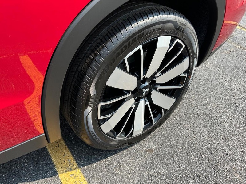 Mitsubishi Outlander Vehicle Full-screen Gallery Image 16