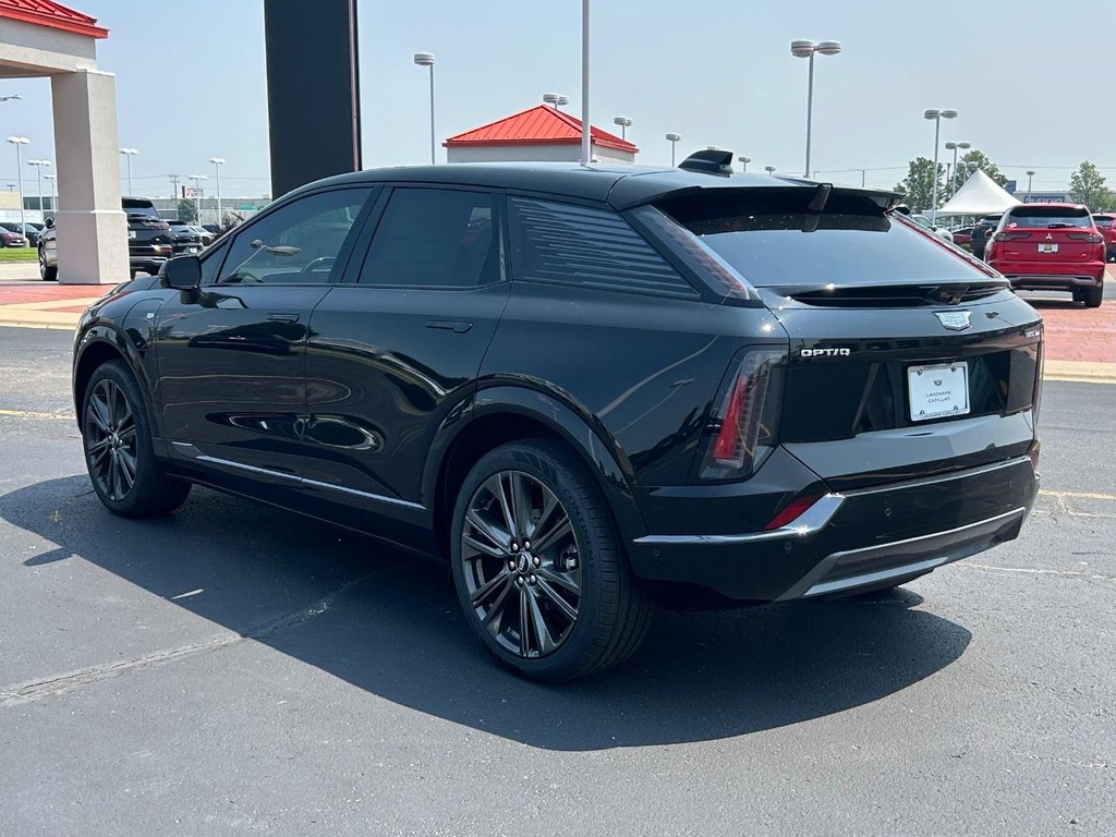 Cadillac OPTIQ Vehicle Full-screen Gallery Image 3