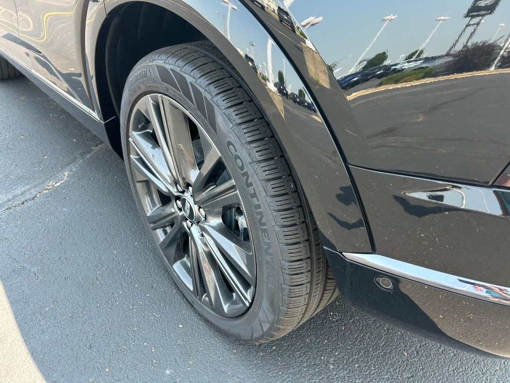 Cadillac OPTIQ Vehicle Full-screen Gallery Image 12