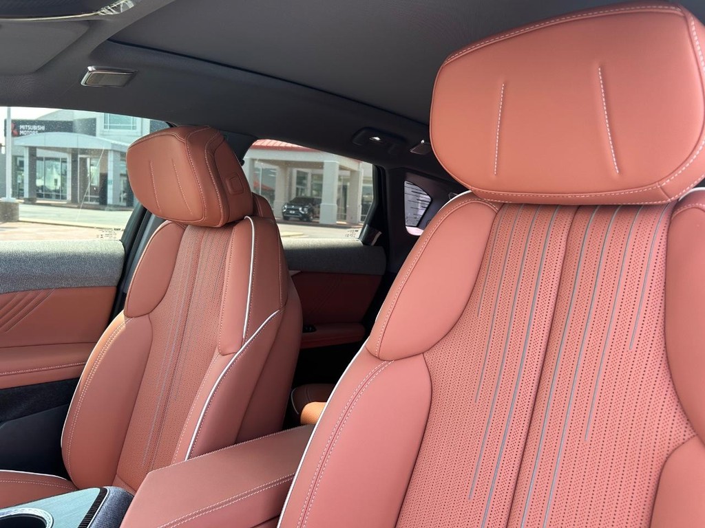 Cadillac OPTIQ Vehicle Full-screen Gallery Image 17