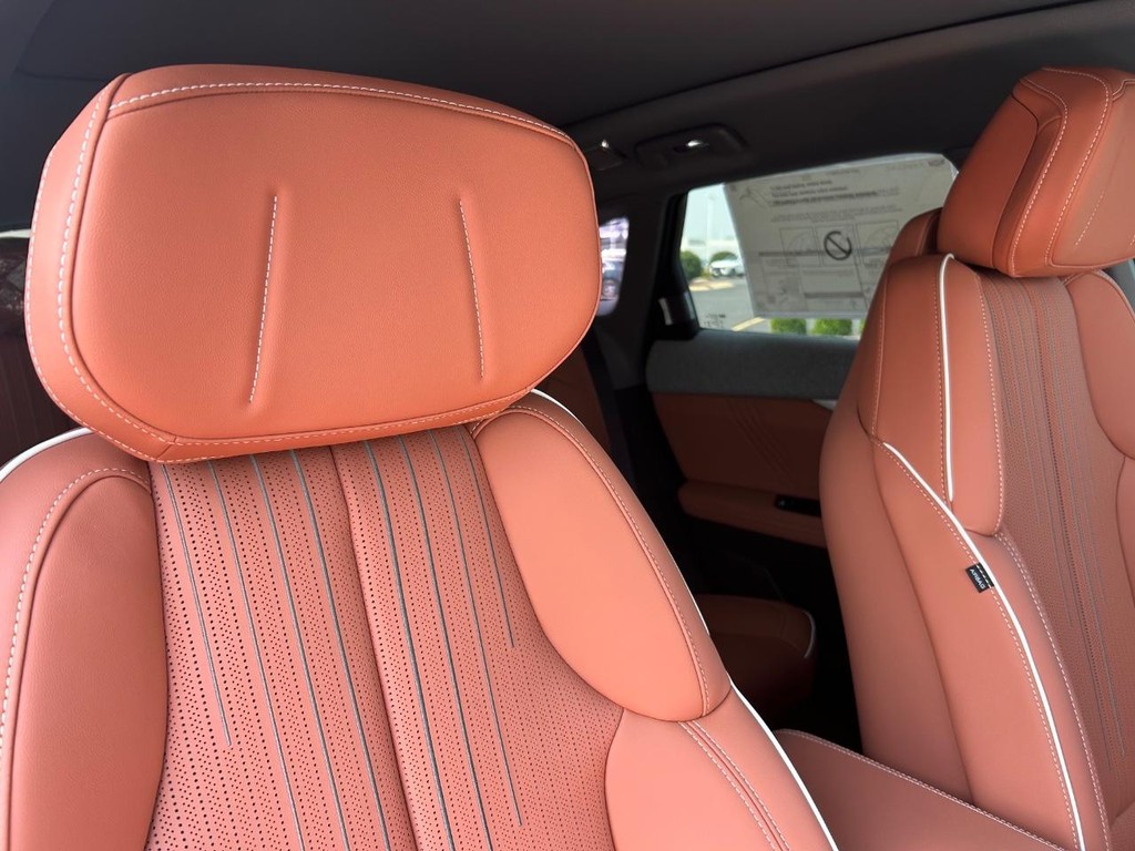 Cadillac OPTIQ Vehicle Full-screen Gallery Image 19