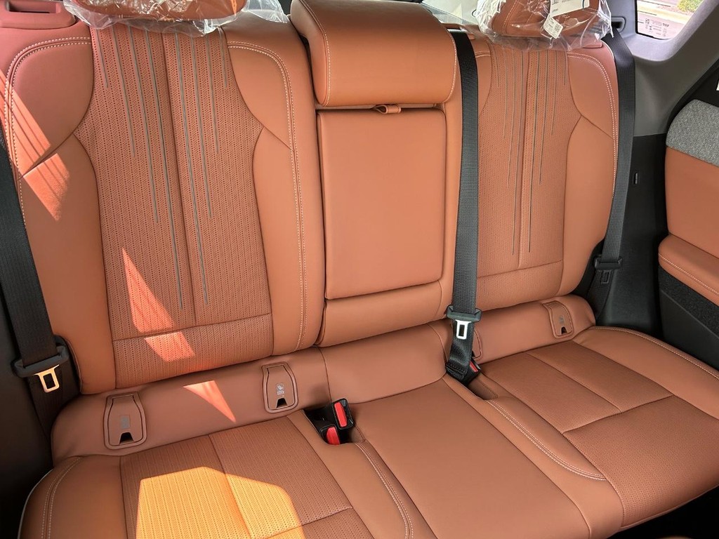 Cadillac OPTIQ Vehicle Full-screen Gallery Image 20