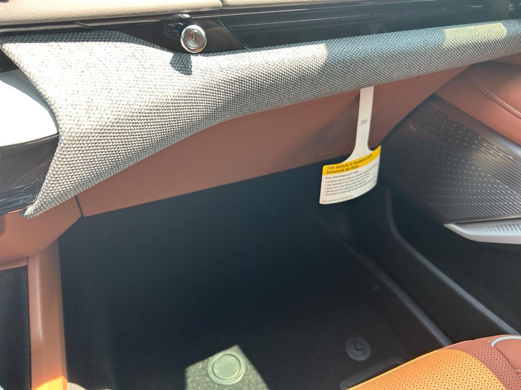 Cadillac OPTIQ Vehicle Full-screen Gallery Image 21