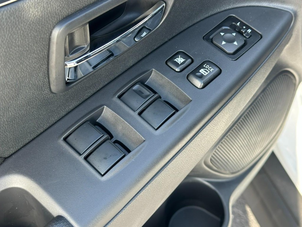 Mitsubishi Outlander Sport Vehicle Full-screen Gallery Image 9