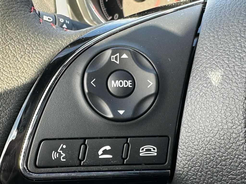 Mitsubishi Outlander Sport Vehicle Full-screen Gallery Image 11