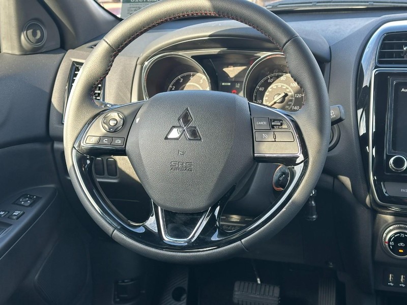 Mitsubishi Outlander Sport Vehicle Full-screen Gallery Image 6