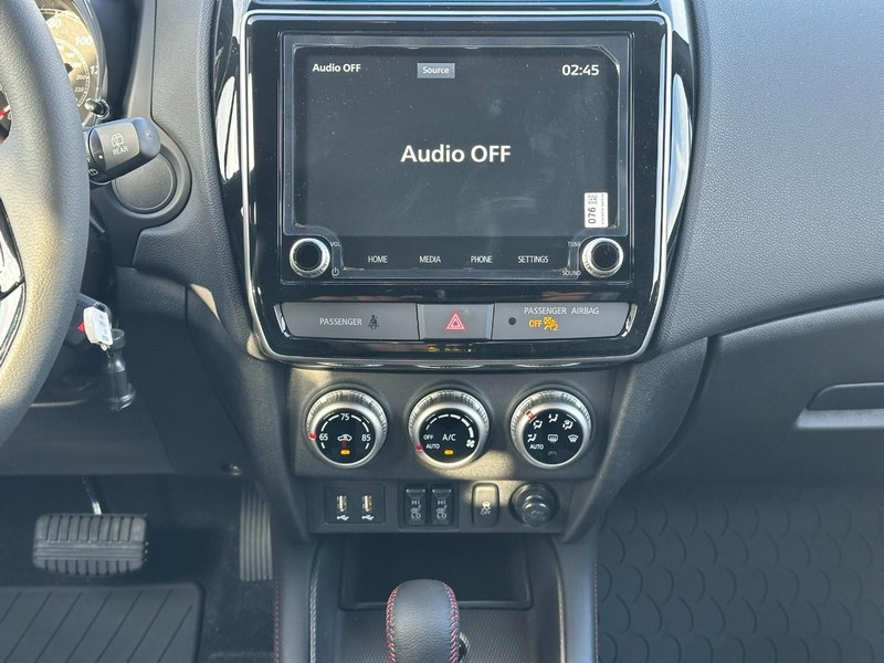 Mitsubishi Outlander Sport Vehicle Full-screen Gallery Image 7