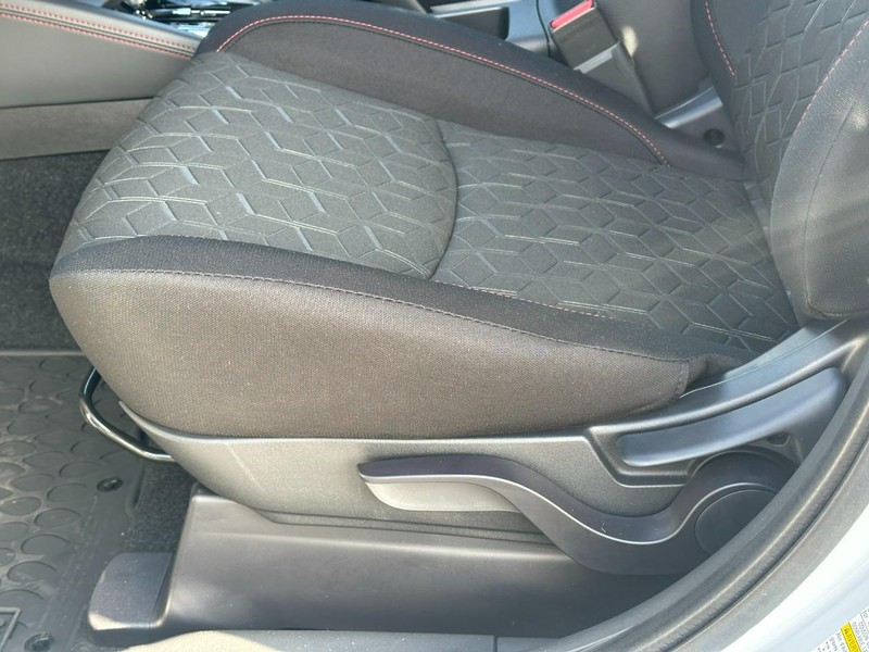 Mitsubishi Outlander Sport Vehicle Full-screen Gallery Image 10