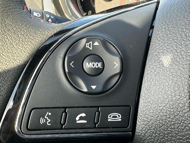 Mitsubishi Outlander Sport Vehicle Full-screen Gallery Image 11