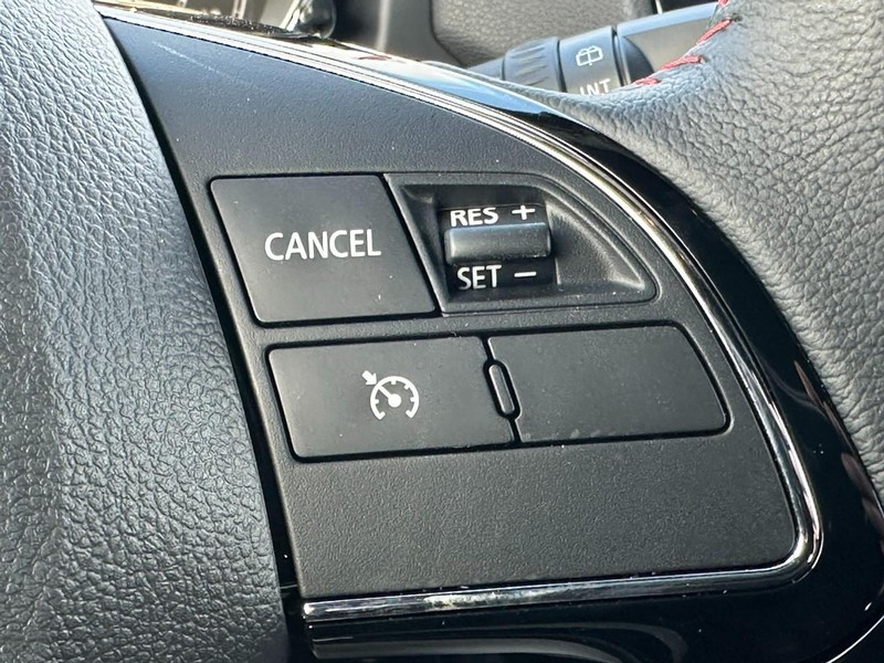 Mitsubishi Outlander Sport Vehicle Full-screen Gallery Image 12