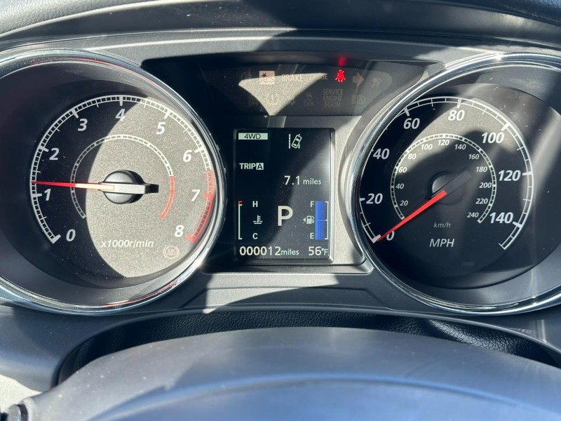 Mitsubishi Outlander Sport Vehicle Full-screen Gallery Image 13