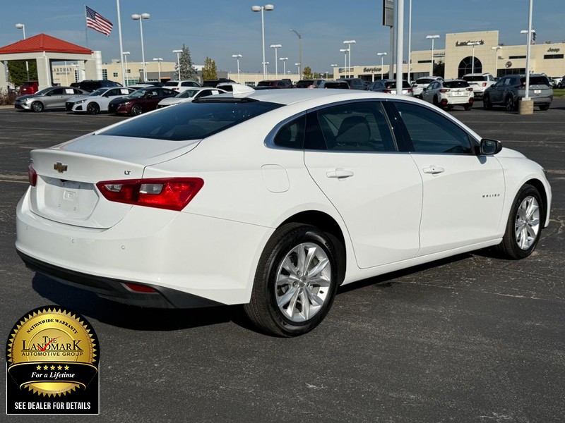 Chevrolet Malibu Vehicle Full-screen Gallery Image 3