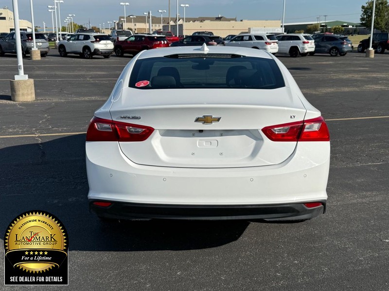 Chevrolet Malibu Vehicle Full-screen Gallery Image 7