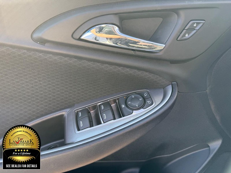 Chevrolet Malibu Vehicle Full-screen Gallery Image 8