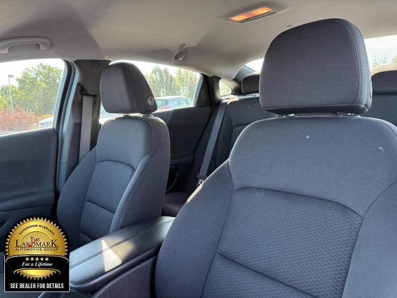 Chevrolet Malibu Vehicle Full-screen Gallery Image 9