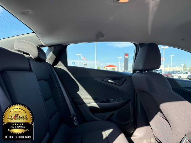 Chevrolet Malibu Vehicle Full-screen Gallery Image 15