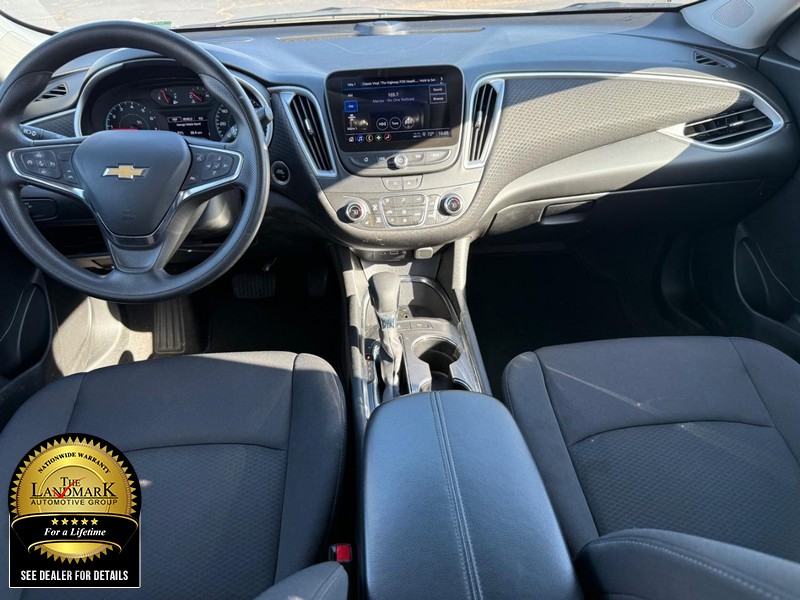 Chevrolet Malibu Vehicle Full-screen Gallery Image 16